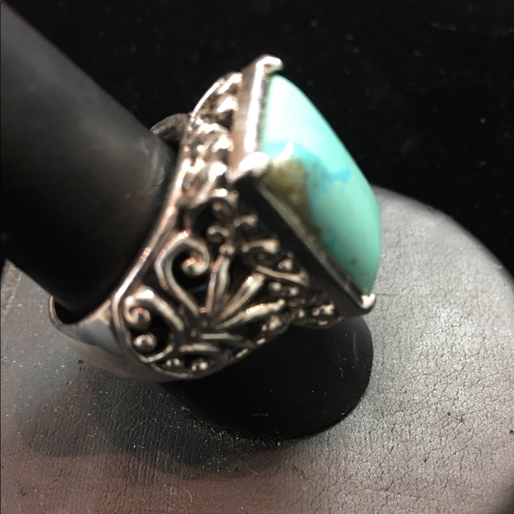 SILVER LADIES RING - Picture 2 of 4